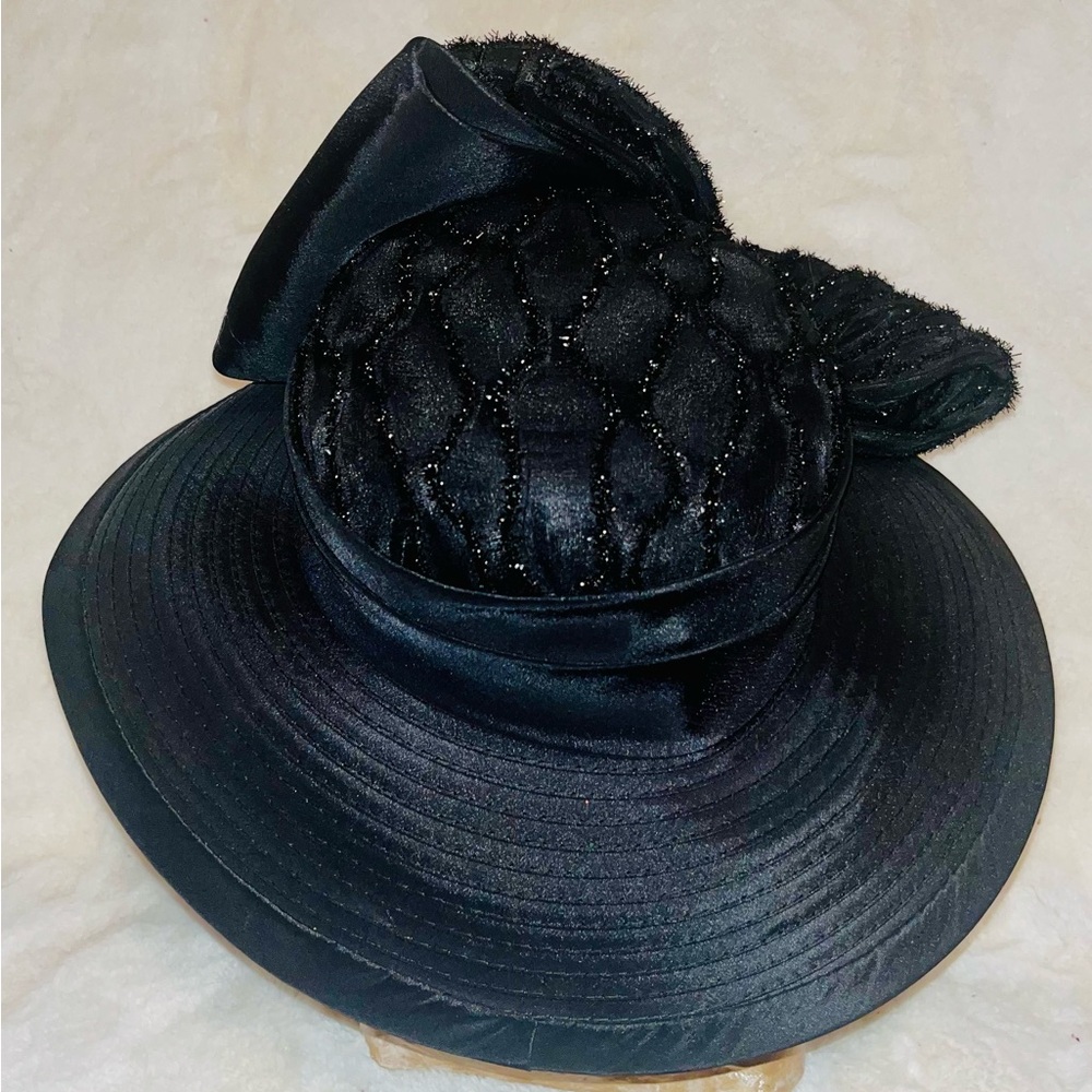 Elegant Black Women's Hat with Rhinestone Detail - Picture 3 of 5